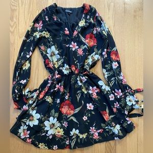 Beautiful black floral Yumi Kim tiered mini dress - EUC